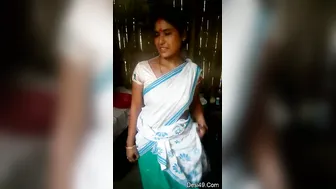 Married Woman Spreading And Showing Her Wet Pussy On Camera Now