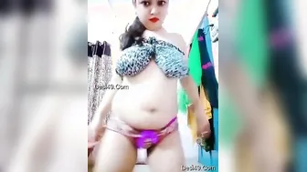 My Horny GF Dancing Naked And Teasing Me With Her Curves