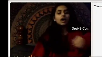 Amateur Cam Slut Showing Her Natural Boobs On Live Stream