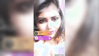 Sexy Babe Performing Private Nude Show Playing With Her Pussy