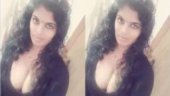 Mallu Babe Secretly Filming Herself Bathing And Touching Pussy
