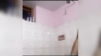 Mallu Babe Secretly Filming Herself Bathing And Touching Pussy