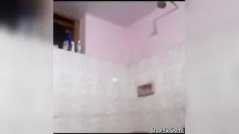 Mallu Babe Secretly Filming Herself Bathing And Touching Pussy