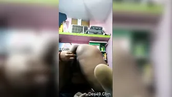 Bhabhi Using Thick Veggie To Pleasure Herself On Camera Again