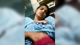 Horny Indian GF Fingering Herself On Camera Again