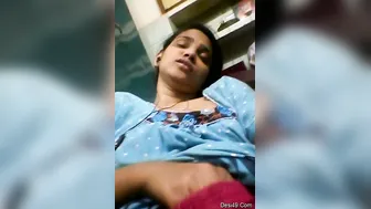 Horny Indian GF Fingering Herself On Camera Again