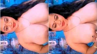 Busty Indian Cam Girl Flaunting Her Massive Boobs On Stream