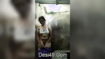 Cute GF Showing Off Her Tight Body On Camera For Me