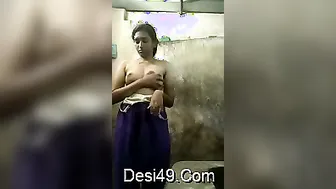 Cute GF Showing Off Her Tight Body On Camera For Me