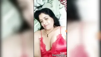 Married Babe Recording Herself Naked In Her Bedroom For Him