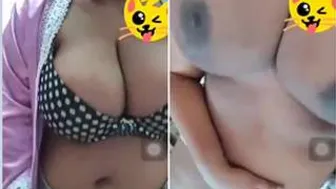 Horny Aunty Teasing Her Lover During Naughty Video Call Session