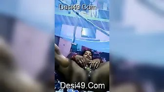 Horny Bhabhi From Odisha Rubbing Her Pussy Moaning For Me