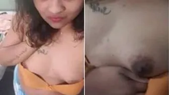 Married Bhabhi Flashing Her Big Boobs Getting Me Turned On