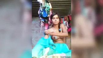 Innocent Looking Babe Exposing Her Tits And Pussy For Lover