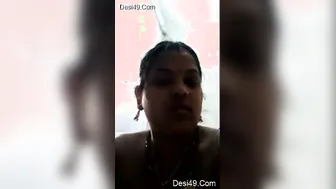 Horny Bhabhi Using Vegetable To Fuck Herself Moaning Loud At Home