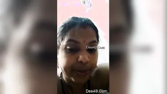 Horny Bhabhi Using Vegetable To Fuck Herself Moaning Loud At Home