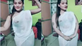 Sexy GF Accidentally Flashing Her Boob During Video