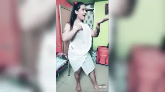 Sexy GF Accidentally Flashing Her Boob During Video