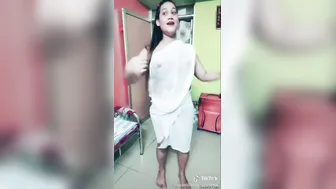 Sexy GF Accidentally Flashing Her Boob During Video