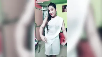 Sexy GF Accidentally Flashing Her Boob During Video