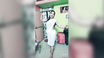 Sexy GF Accidentally Flashing Her Boob During Video
