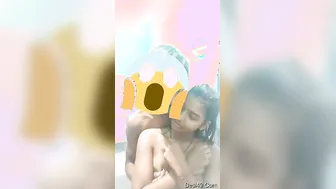 Desi GF Getting Fondled While Bathing With Boyfriend