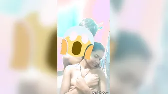Desi GF Getting Fondled While Bathing With Boyfriend