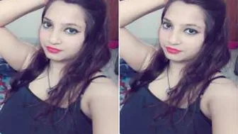 Hot Desi Babe Flashing Her Massive Natural Boobs On Camera