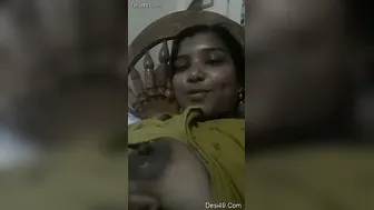 Sexy Married Bhabhi Teasing And Playing With Her Big Boobs