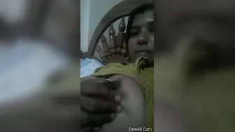 Sexy Married Bhabhi Teasing And Playing With Her Big Boobs