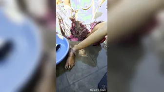 Sexy Bhabhi Bathing Completely Naked Outdoors By The Water Pump