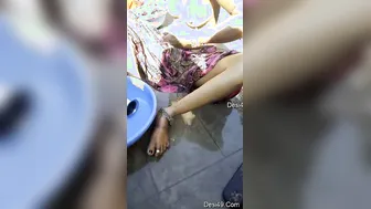 Sexy Bhabhi Bathing Completely Naked Outdoors By The Water Pump