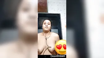 Married Woman Flashing Her Round Tits During Secret Video Call