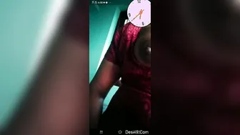 Mature Aunty Exposing Her Heavy Breasts During Video Call