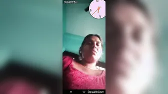 Mature Aunty Exposing Her Heavy Breasts During Video Call