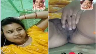 Married Bhabhi Fingering Her Wet Pussy While Hubby Watches