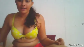 Sexy Tamil Babe Revealing Her Natural Breasts Just For Me Now