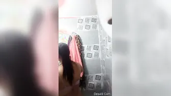 Married Bhabhi Showing Off Her Big Natural Tits For Her Lover