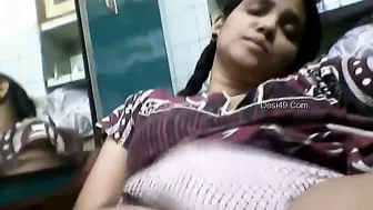 Horny Desi Babe Masturbating Naked Getting Herself Off On Video