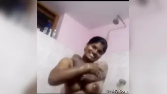 Mallu GF Secretly Recording Herself Bathing For Boyfriend