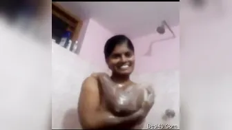 Mallu GF Secretly Recording Herself Bathing For Boyfriend