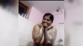 Mallu GF Secretly Recording Herself Bathing For Boyfriend
