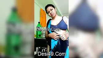Married Bhabhi Exposing Her Huge Boobs And Dripping Wet Pussy