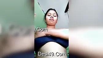 Married Bhabhi Exposing Her Huge Boobs And Dripping Wet Pussy