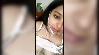 Horny Desi Babe Masturbating And Moaning Loud Until She Cums