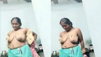 Mallu Bhabhi Caught Changing Clothes Revealing Her Sexy Body
