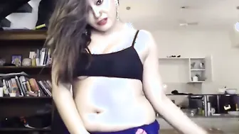 Indian Cam Girl Teasing And Shaking Her Boobs While Dancing Live