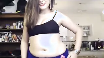 Indian Cam Girl Teasing And Shaking Her Boobs While Dancing Live