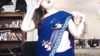 Indian Cam Girl Teasing And Shaking Her Boobs While Dancing Live