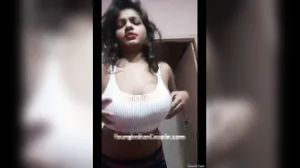 Sexy Indian Camgirl Teasing With Her Perky Boobs During Livestream